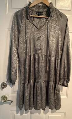 Harper 241 Dress Women's Small Sage Green Shimmery Animal Print Shift Ruffles